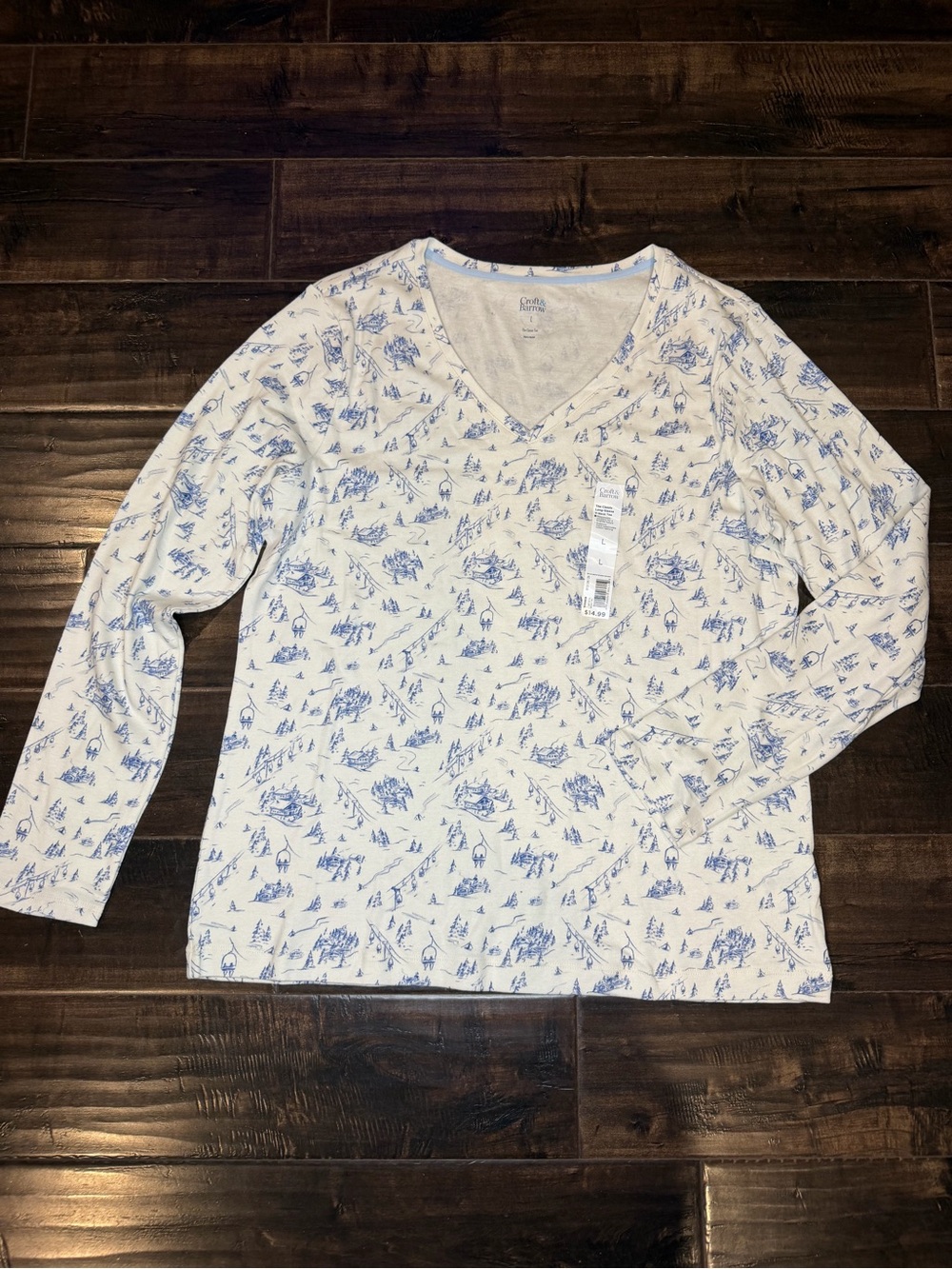 NWT Croft & Barrow Classic Long-Sleeve V-Neck Tee L Ski Theme Blue White